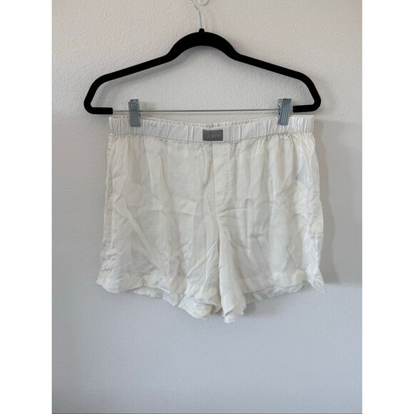 EUC J.Crew Women’s Soft Shine Satin Boxer Cream, size: M - Picture 2 of 6